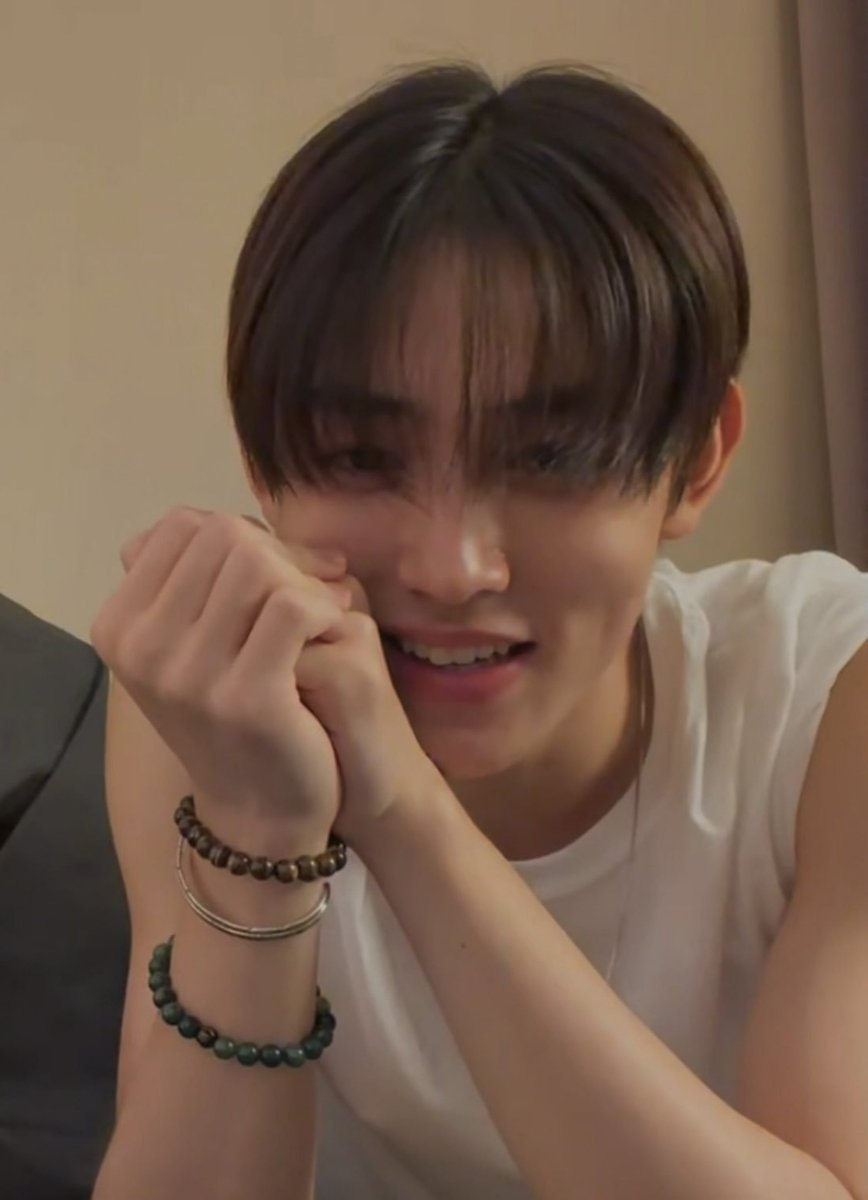 harumancortis's tweet photo. eom seonghyeon's fashion items #성현 

scarf... his mom's
prayer bead bracelet.... his grandma's https://t.co/gMjJn7QTOT
