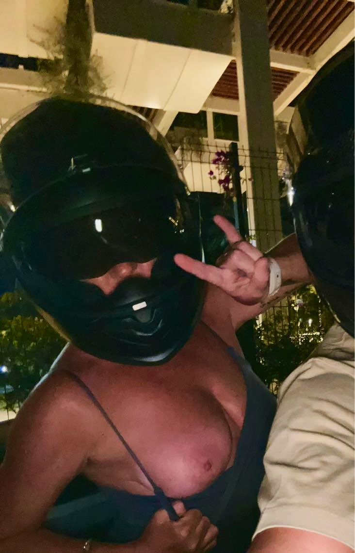 GataSex69's tweet photo. Lo de provocar al personal en sitios públicos me viene de nacimiento 🫢😈🔥#MiercolesDeMorboYProvocación #G https://t.co/GNyuD6rlVF