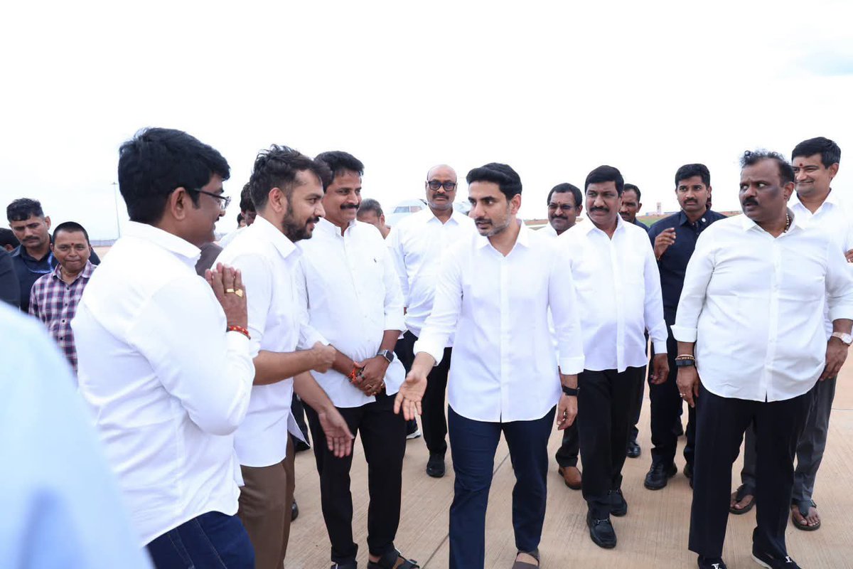 RKarimilli's tweet photo. భోగాపురం అల్లూరి సీతారామరాజు అంతర్జాతీయ విమానాశ్రయం ప్రాంగణంలో గౌరవ ఐటీ, ఎలక్ట్రానిక్స్ &amp; విద్యాశాఖ మంత్రి శ్రీ @naralokesh గారు, కేంద్ర పౌర విమానయాన శాఖ మంత్రి శ్రీ @RamMNK గారి ఆధ్వర్యంలో నిర్వహించిన ప్రారంభోత్సవ ఏర్పాట్లపై ఉన్నత స్థాయి సమీక్షా సమావేశంలో పాల్గొన్నాను. https://t.co/TsDtC8fRG7