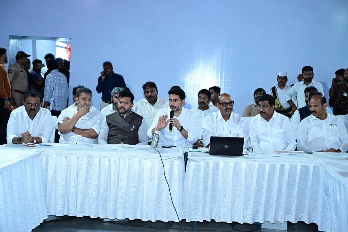 RKarimilli's tweet photo. భోగాపురం అల్లూరి సీతారామరాజు అంతర్జాతీయ విమానాశ్రయం ప్రాంగణంలో గౌరవ ఐటీ, ఎలక్ట్రానిక్స్ &amp; విద్యాశాఖ మంత్రి శ్రీ @naralokesh గారు, కేంద్ర పౌర విమానయాన శాఖ మంత్రి శ్రీ @RamMNK గారి ఆధ్వర్యంలో నిర్వహించిన ప్రారంభోత్సవ ఏర్పాట్లపై ఉన్నత స్థాయి సమీక్షా సమావేశంలో పాల్గొన్నాను. https://t.co/TsDtC8fRG7