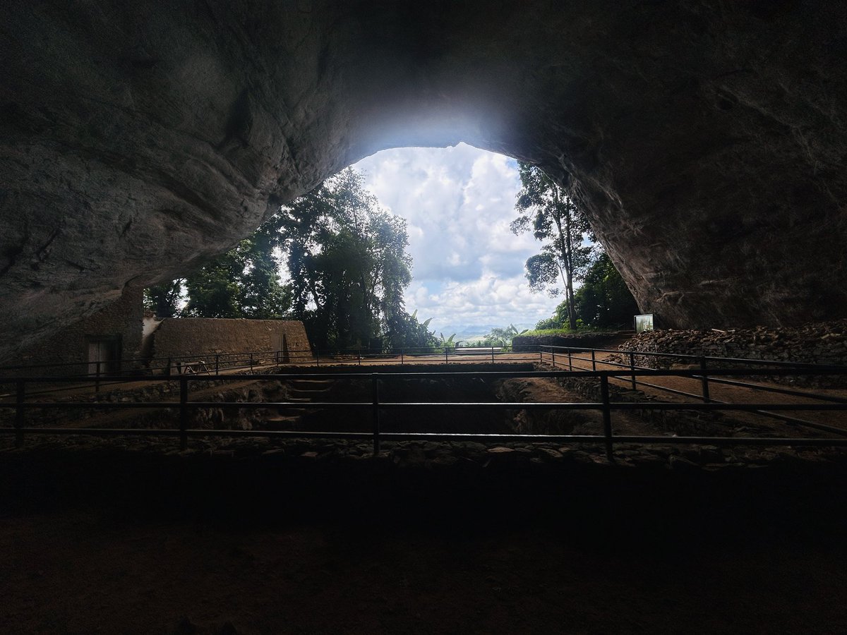 janindudewa's tweet photo. Pahiyangala , with evidence of modern humans living there about 37000years ago. #srilanka https://t.co/8aTsIva7yT