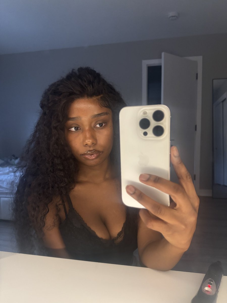 iamloveeeed's tweet photo. “You look different every time I see you” https://t.co/UhMXbnyB16