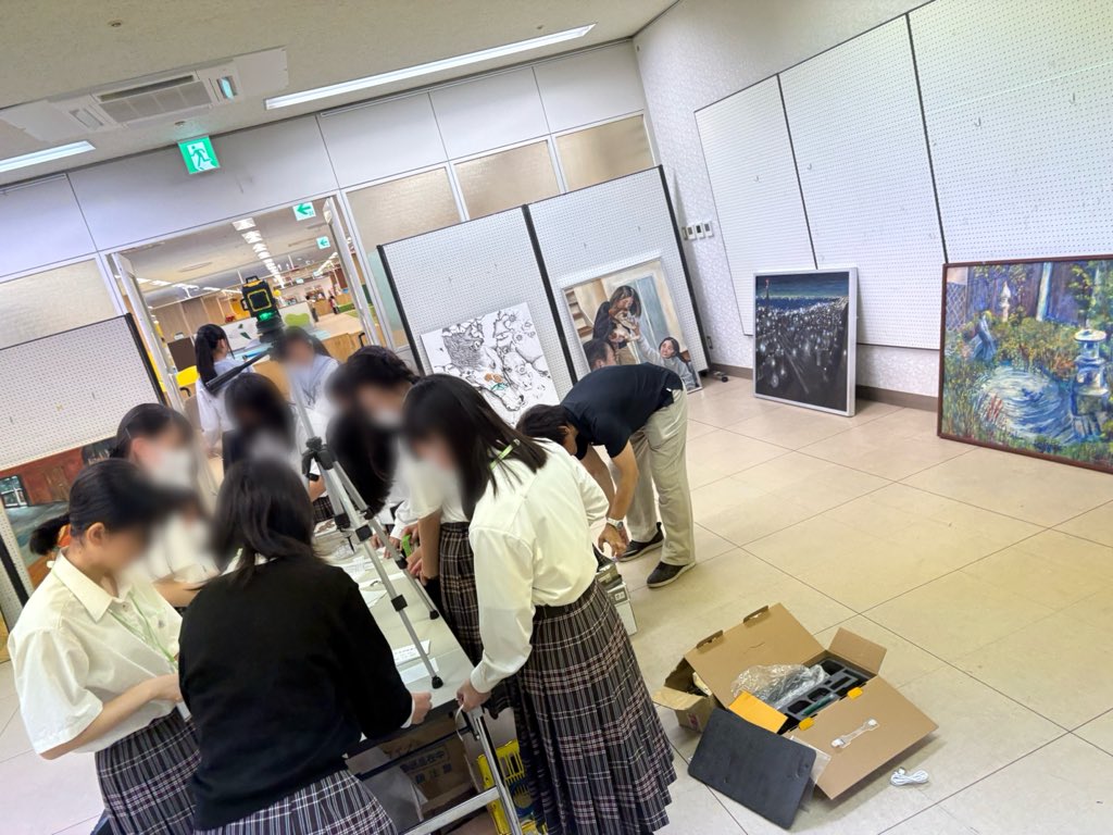 KNIT_10's tweet photo. KNIT展準備中の様子です‼️明日からリバーナホールで開催します😆︎💖‼️
ぜひ来てください‼️ https://t.co/XlPyZkzQKH