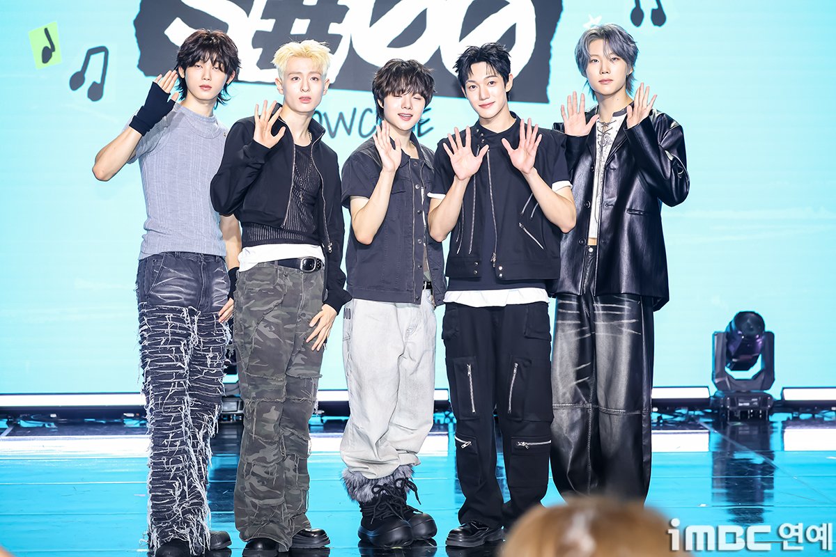 imbcenews's tweet photo. [포토] 더윈드 컴백, 여름 바람이 붑니다
#더윈드 #THEWIND #미니앨범 #세컨드윈드 #쇼케이스 #컴백 #iMBC연예

더윈드(The Wind)가 29일 오후 서울 강남구 일지아트홀에서 열린 더윈드 네 번째 미니앨범 ‘세컨드 윈드 : S#00(Second Wind : S#00)' 발매 기념 컴백 쇼케이스에 참석해 포즈를 취하고 있다.

🔗https://t.co/g0we7iBD8G