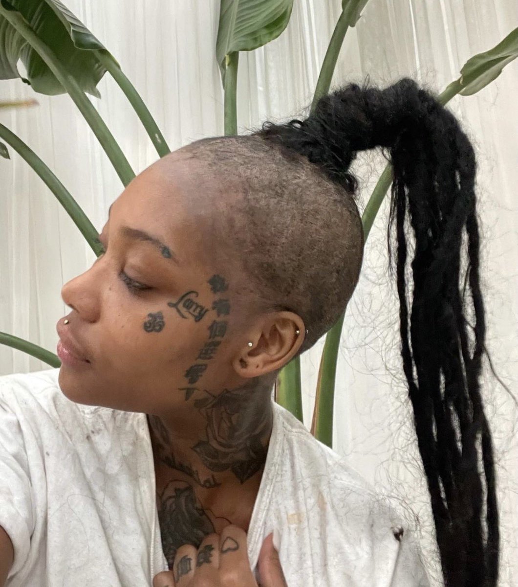 J_Sideways's tweet photo. chi what was summer walker thinking back then… a mess… https://t.co/B8KT8wB1RO