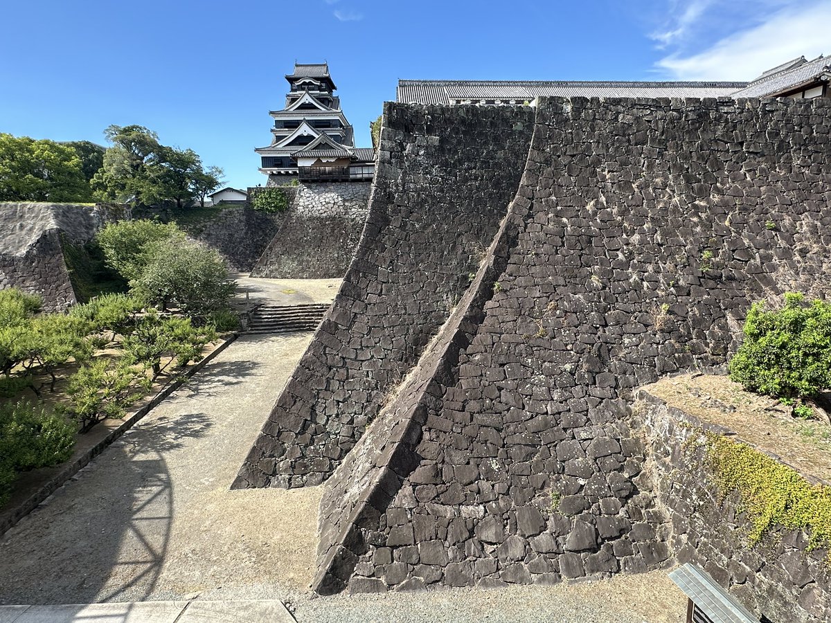 mikimurai's tweet photo. この度の熊本地震で被災された皆様に心よりお見舞い申し上げます。

実は私も昨日、熊本で旅行中に地震に遭い、帰れなくなっていましたが、本日東京に戻れました。怪我はなく、無事です。
地震の前日、熊本城を訪れて、復興10年に思いを馳せていたばかりだったのに…。悲しく、やるせない気持ちです。 https://t.co/HOBgO0UVN1