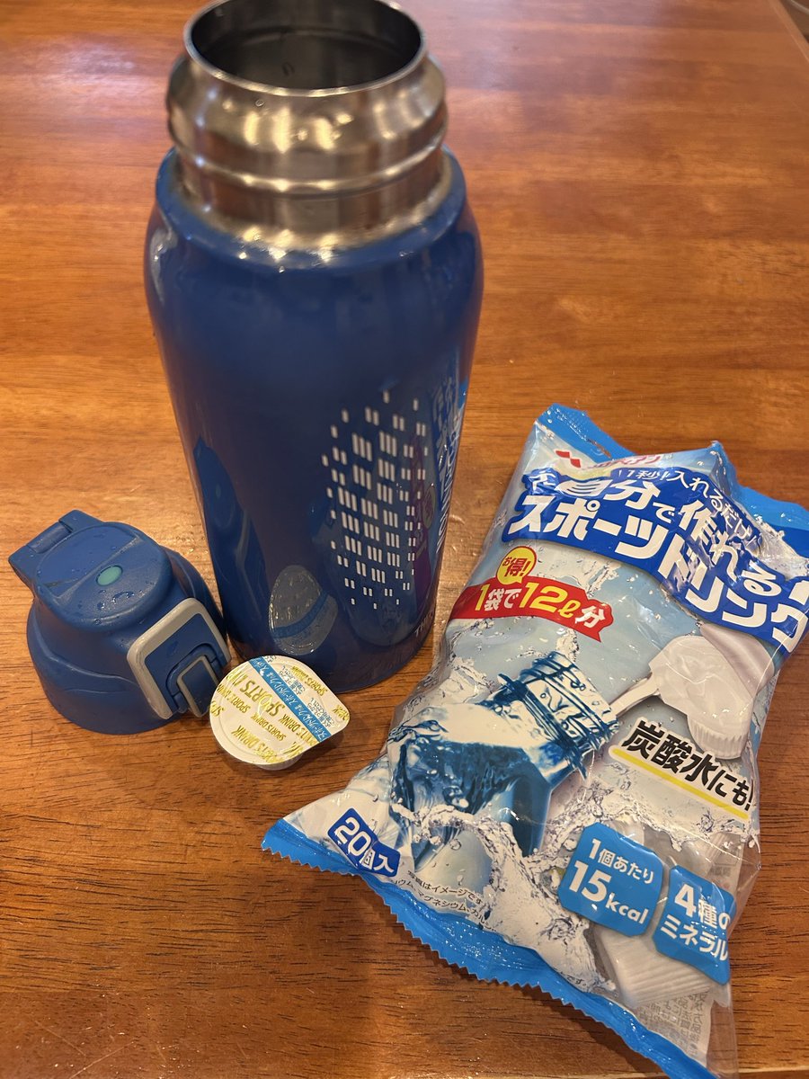 chihaha_bee's tweet photo. 毎日暑すぎる〜
うちは4人ともスポーツ少年なんだけど、夏は特にペットボトルのゴミがすごい量になるので😱試しに買ってみました！
簡単だしお味も飲みやすくて気に入りました！さ、陸上の練習行ってこよう🏃‍♂️

#1秒スポドリ https://t.co/PXKhGhH7J2