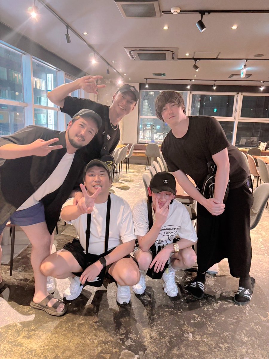 Hunterboss_0603's tweet photo. 💘7月29日(水)HUNTER💘
この後➡️➡️22時OPEN‼️です⭐️⭐️
今宵はBOSS😎🌈🌈
　　　コシロウ🐿️🌵🌵
涼し〜くしてお待ちしておりま〜す👏👏
(*☻-☻*)✨✨
スタッフさん大募集‼️
週1〜未経験🆗0663123277☎️
お気軽に連絡待ってますね💕 https://t.co/owAHcA9oNa
