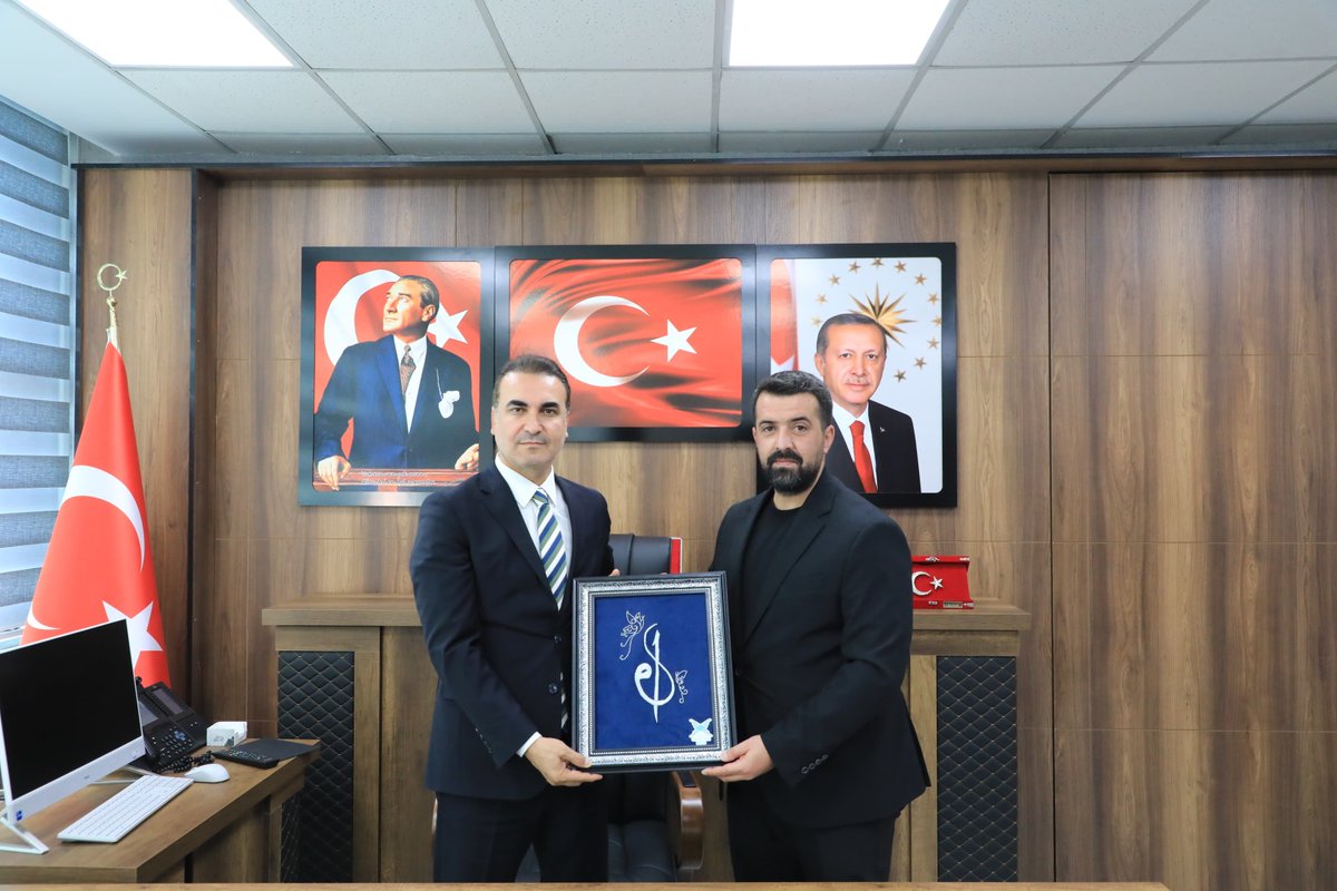 Bitlis_Mem's tweet photo. 📍 ZİYARETLER

TÜGVA Bitlis İl Temsilcisi Sayın Murat Eren ve Yönetim Kurulu Üyeleri, İl Millî Eğitim Müdürümüz Tayfun Özyolcu'yu makamında ziyaret ederek hayırlı olsun dileklerini ilettiler.

Nazik ziyaretleri ve iyi dilekleri dolayısıyla kendilerine teşekkür ederiz.

#BitlisMem
#BitlisEğitimdeDaimaİleriye
#TürkiyeYüzyılıMaarifModeli

@tcmeb @TayfunOzyolcu