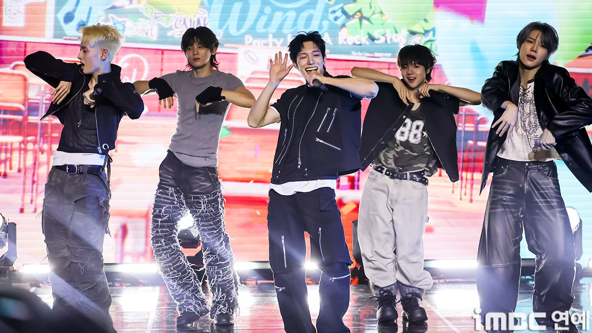 imbcenews's tweet photo. [포토] 더윈드, 더태풍 멋진 무대 모음ZIP
#더윈드 #THEWIND #미니앨범 #세컨드윈드 #쇼케이스 #컴백 #iMBC연예

더윈드(The Wind)가 29일 오후 서울 강남구 일지아트홀에서 열린 더윈드 네 번째 미니앨범 ‘세컨드 윈드 : S#00(Second Wind : S#00)' 발매 기념 컴백 쇼케이스에 참석해 멋진 무대를 선보이고 있다.
🔗https://t.co/AKA3sLcG15