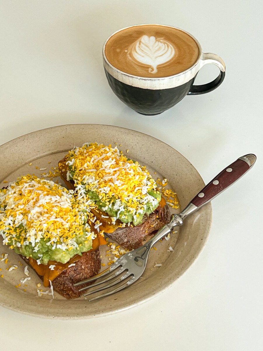 JanJenning50388's tweet photo. Just had the creamiest avocado toast with a sprinkle of chili flakes—sunshine in a bite!， https://t.co/ZUG6B9MLiI
