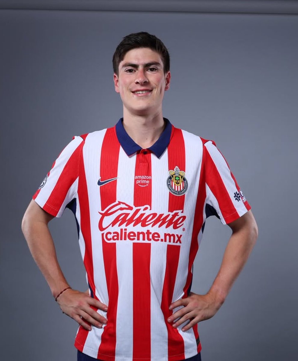 gutiderp's tweet photo. Chivas’ Armando reveals that he didn't know fellow teammate Brian was gay.
"I thought he was American", he tells reporters. https://t.co/24LYDOeHFJ