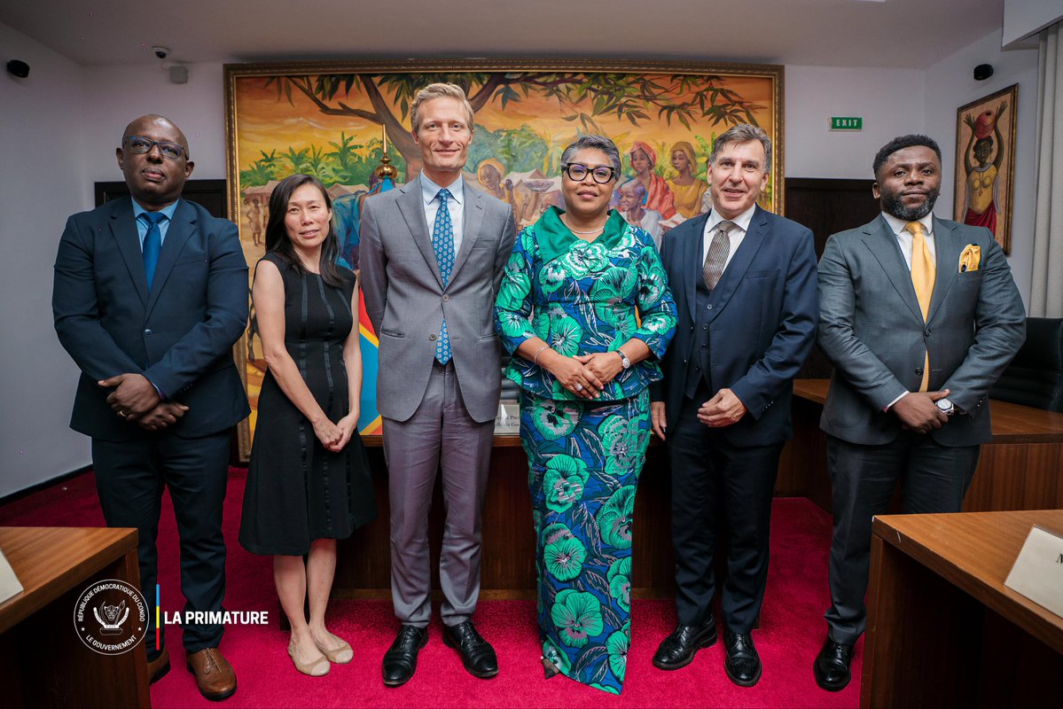 PrimatureRDC's tweet photo. #SécuritéAlimentaire #Santé
28 juillet 2026 | La Première Ministre, Cheffe du Gouvernement, Judith Suminwa Tuluka, a reçu le Directeur exécutif du Programme alimentaire mondial (PAM), Carl Skau, afin de renforcer la coopération entre le Gouvernement et l’agence onusienne en matière de sécurité alimentaire, de nutrition et de riposte contre Ebola.

• Renforcement du partenariat autour du futur Plan stratégique pays 2027-2030 du PAM
• Appui au Programme national de cantines scolaires avec l’objectif d’atteindre près d’un million d’enfants
• Promotion d’un modèle fondé sur l’approvisionnement en produits locaux pour soutenir les producteurs et les économies locales
• Réaffirmation du soutien du PAM à la riposte contre Ebola à travers son assistance logistique, alimentaire et le transport aérien humanitaire

Cette rencontre traduit la volonté commune du Gouvernement Suminwa et du PAM de renforcer la sécurité alimentaire, de développer le capital humain et d’apporter des réponses durables aux défis humanitaires en République démocratique du Congo.

@WFP 
@WFPDRC