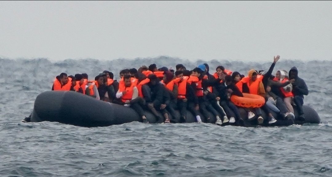 CorrupttPlanet's tweet photo. @andyburnham Who gives a fuck
@potus @realDonaldTrump can #StopTheBoats
Why can't you jokers
#CallAnElection https://t.co/koChBUqc47