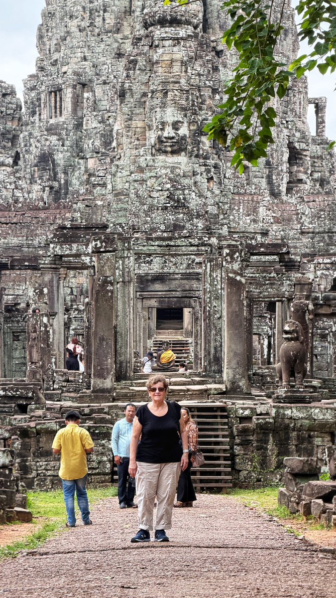 SarounSean's tweet photo. Bayon temple https://t.co/Igs5LNNEJK