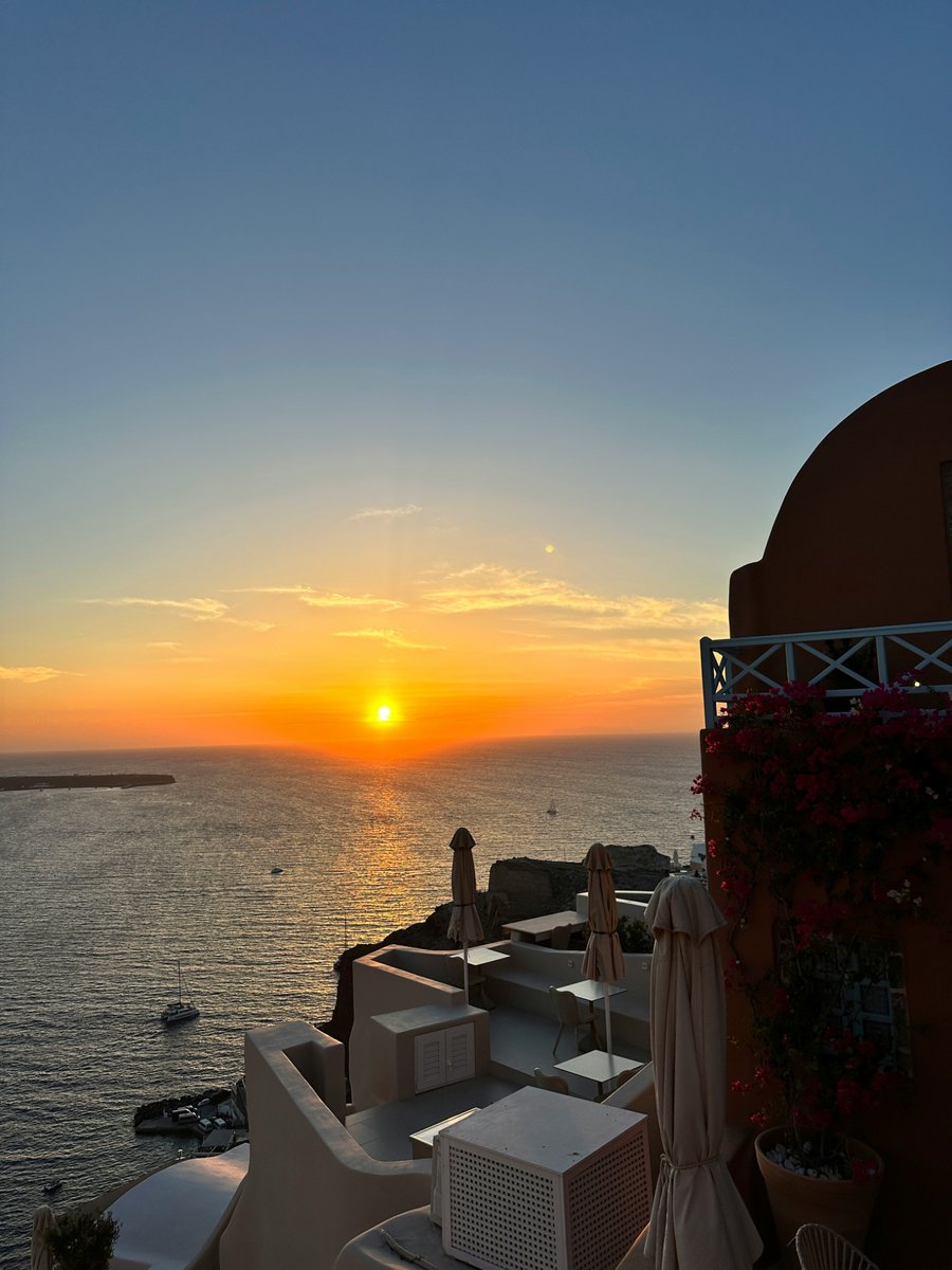 earthcurated tweet picture