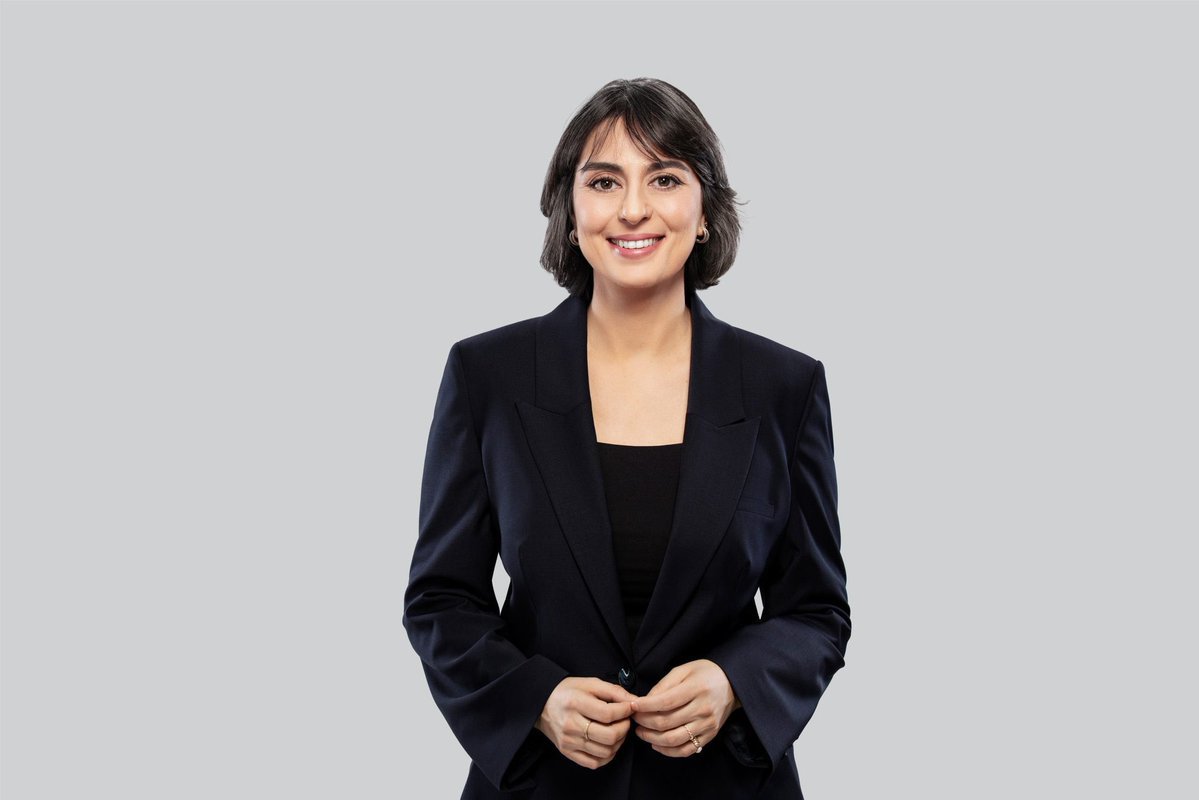 PrometheusDevam's tweet photo. Son dakika!!!

Gözaltı kararını öğrenen Sinem Dedetaş'ın sinir krizi geçirdiği ve elindeki telofonu duvara fırlatarak Ekrem imamoğlu'na beddua ettiği iddia edildi. https://t.co/Vk7Td5dIRC