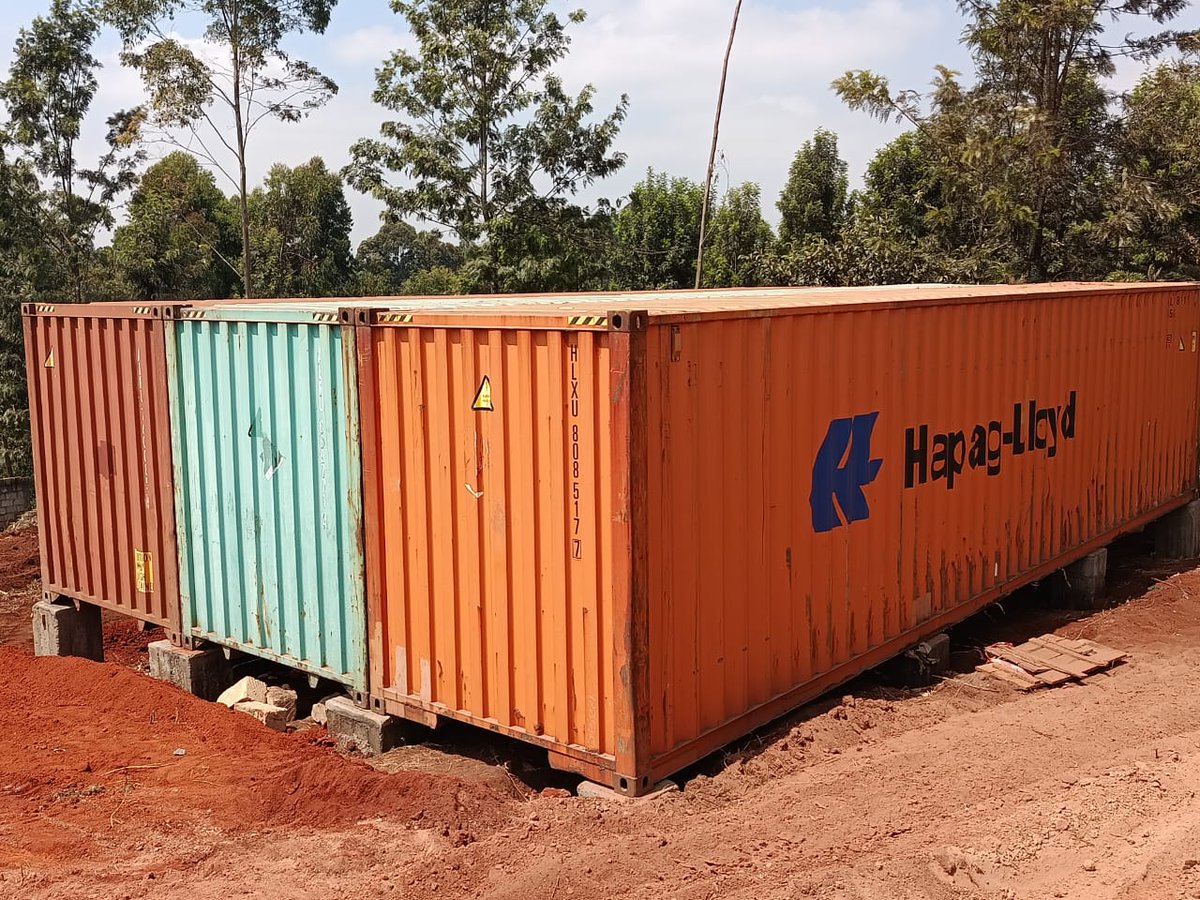 Premium2008's tweet photo. I'm excited at how quickly Kenyans have embraced container refurbishments as a way of life. Over the years, we've built, homes, schools, hospitals, storage units, from containers! 
In Ndenderu, we've arranged these ones in readiness for refurbishment into a three bedrooms container bungalow!
Fast, easy, affordable📍
There's more on our website https://t.co/KyamvLH0Pw