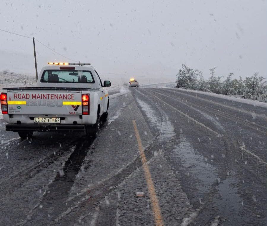 ihateSISO's tweet photo. https://t.co/acV1keO1yc

Motorists urged to Exercise Extreme Caution as Rain and Snow Create Hazardous Road Conditions

#snowfall #snowday #easterncape #rainfall #snow #weather #weatherwarning #freestate #Lesotho https://t.co/IsZIHFUlAd