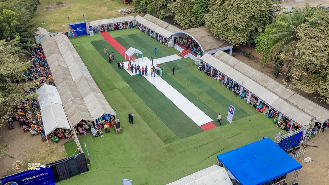 MichelineOMbae's tweet photo. Plus qu’un simple lancement, nous avons eu le privilège d’ouvrir officiellement, ce mardi 28 juillet 2026 à l'espace Ave Maria à Kinshasa, la Quinzaine de la Femme africaine 2026. Cette édition est résolument placée sous le signe de l’autonomisation durable et de la garantie des droits des femmes et des filles en République démocratique du Congo. À travers mon ministère, j'ai tenu à réunir l'ONU Femmes, le FFIA et d'autres partenaires techniques et financiers autour d'actions concrètes pour un développement inclusif. C'est un honneur de compter sur la présence d'un parterre de collègues membres du gouvernement, notamment le ministre des Petites et Moyennes Entreprises et la ministre de la Culture, des Arts et du Patrimoine, ainsi que de tant d'autres personnalités administratives engagées à nos côtés.

@PresidenceRDC 
@PrimatureRDC 
@Senatrdc
@ONUFemmes 
@Fatshi13 
@TinaSalama 
@PatrickMuyaya
