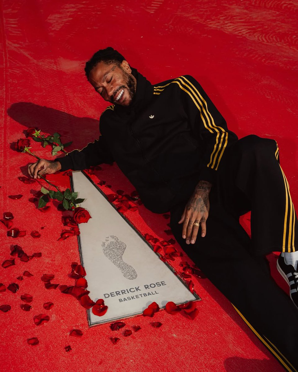 drose6ls2's tweet photo. Chicago ➡️ Herzogenaurach, Germany ///

’s legacy is forever stamped at the HQ 🌹 https://t.co/URfHCltSKg