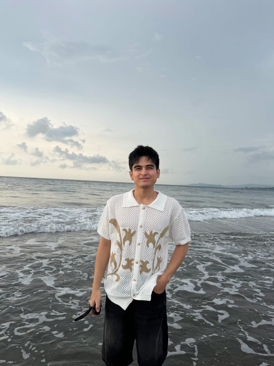 ashklangie's tweet photo. Just got home from review center tapos may poging bumungad sa tl ko 🥰🥰

–wadl’s ig &amp; fb post 
#WillAshley https://t.co/kiiNBw1teD
