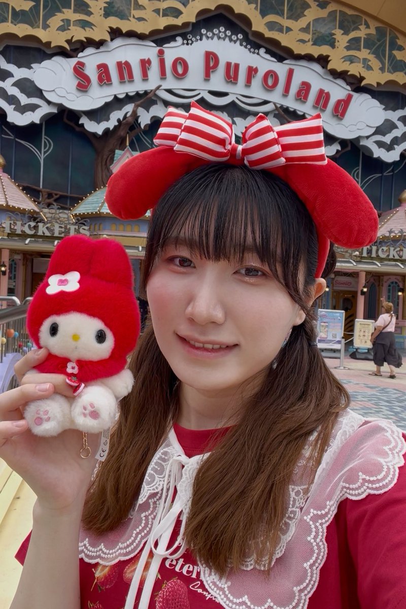 rio_matou's tweet photo. おひとりピューロ行ってきた！✌️
赤のマイメロちゃんイメージでコーデ組んだよ💕 https://t.co/ywMRTRm9Zr