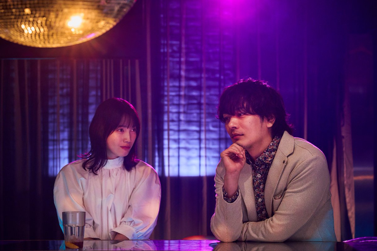 otofuri_tvo's tweet photo. 『 #夫に不倫をお願いされました』🛏️´-
第4話は明日 深夜24時から🪄
┈┈┈┈┈┈┈┈┈┈┈┈┈┈┈┈┈┈
《色気ハンパない…クラブのイケオジと不倫》

同級生の涼平(#葉山奨之)とクラブに向かった
花恵(#中村ゆりか)は反町(#久保田悠来)にナンパされ…

まだ間に合う💎 #おとふり 第3話はTVerで見逃し配信中❕
🔗https://t.co/qxPu5lz8wc
FODでは全話独占配信中！