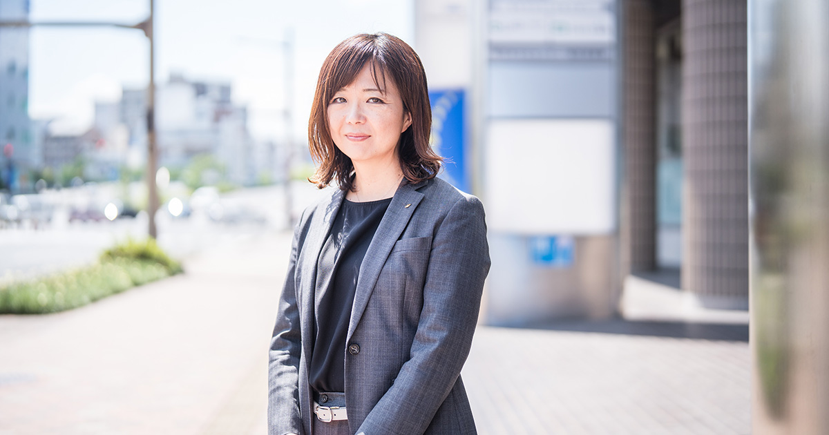womantype's tweet photo. 【育児と両立しながら、年収2倍に】

個人営業、法人営業とさまざまな営業を経験してきて、現在は育児と両立しながら「年収2倍」を実現した女性は、何を実践している？

営業に「押しの強さ」も「話術」も必要ないと語る彼女が唯一やっていることとは👇