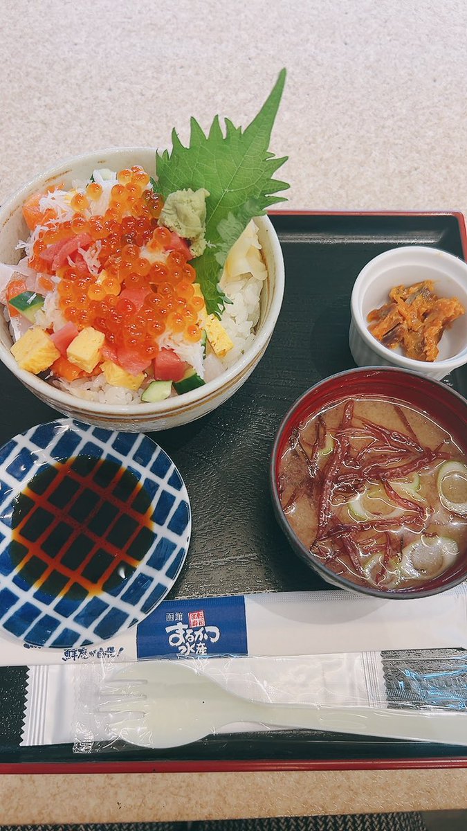 JennysRibbons's tweet photo. 朝ごはん🥣
ティラミス

昼ごはん🍘
イカエビ煎餅
ホタテ煎餅

海鮮丼 https://t.co/OX790iEL5R