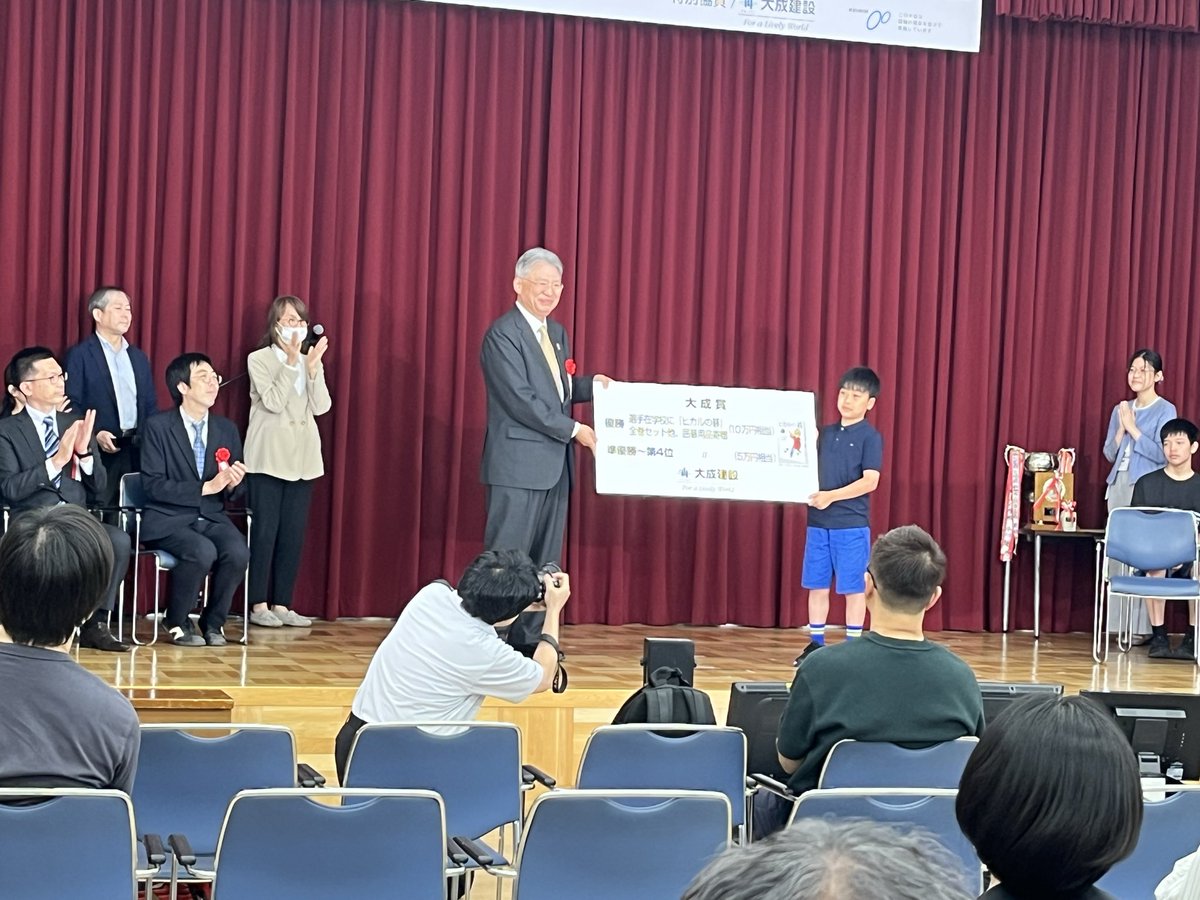 naonao_myu's tweet photo. どの子もみんな一生懸命に打っていて感動をもらいました✨
小学生の部優勝は鈴木翔大さん、中学生の部優勝は森達輝さんでした✨

この大会の模様は、10月4日（日）12:30〜14:00にNHK Eテレで放送します。
解説が福岡航太朗本因坊、聞き手は私が努めます。
ぜひご覧ください😊

#少年少女囲碁大会
#囲碁 https://t.co/LpUwuBgRGz
