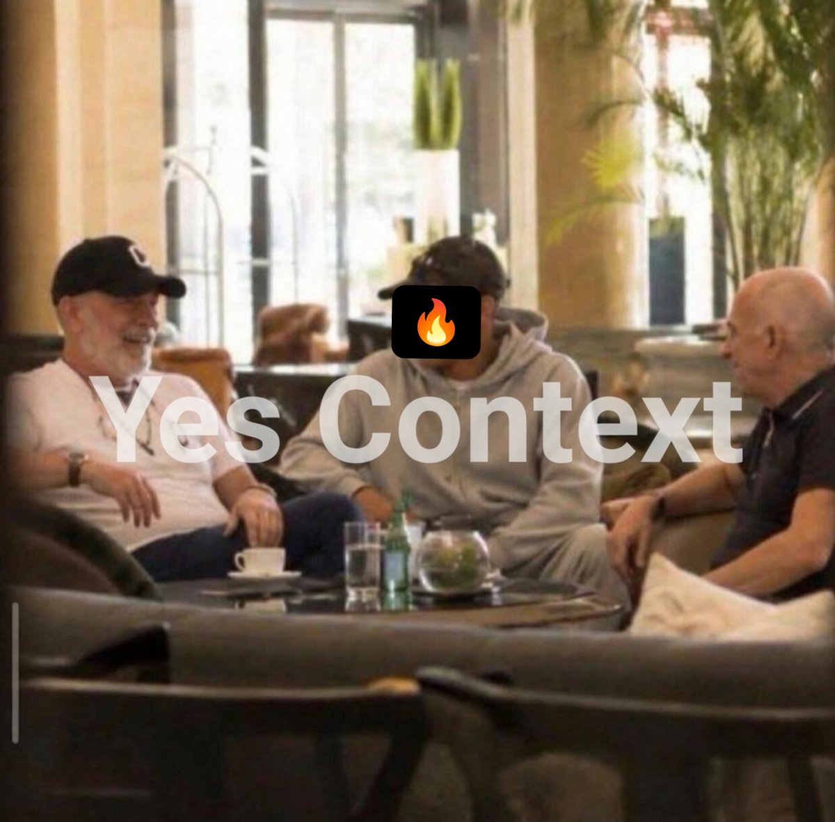 yescontextfb's tweet photo. 🚨 HERE WE GO!

​Fenerbahçe held a meeting with the agent of a star left-winger in London this morning!
​
Fenerbahçe officials claim they will sign someone better than Leao for the same price!!

#ACMilan @AcMilan https://t.co/eqQEAmPUjr