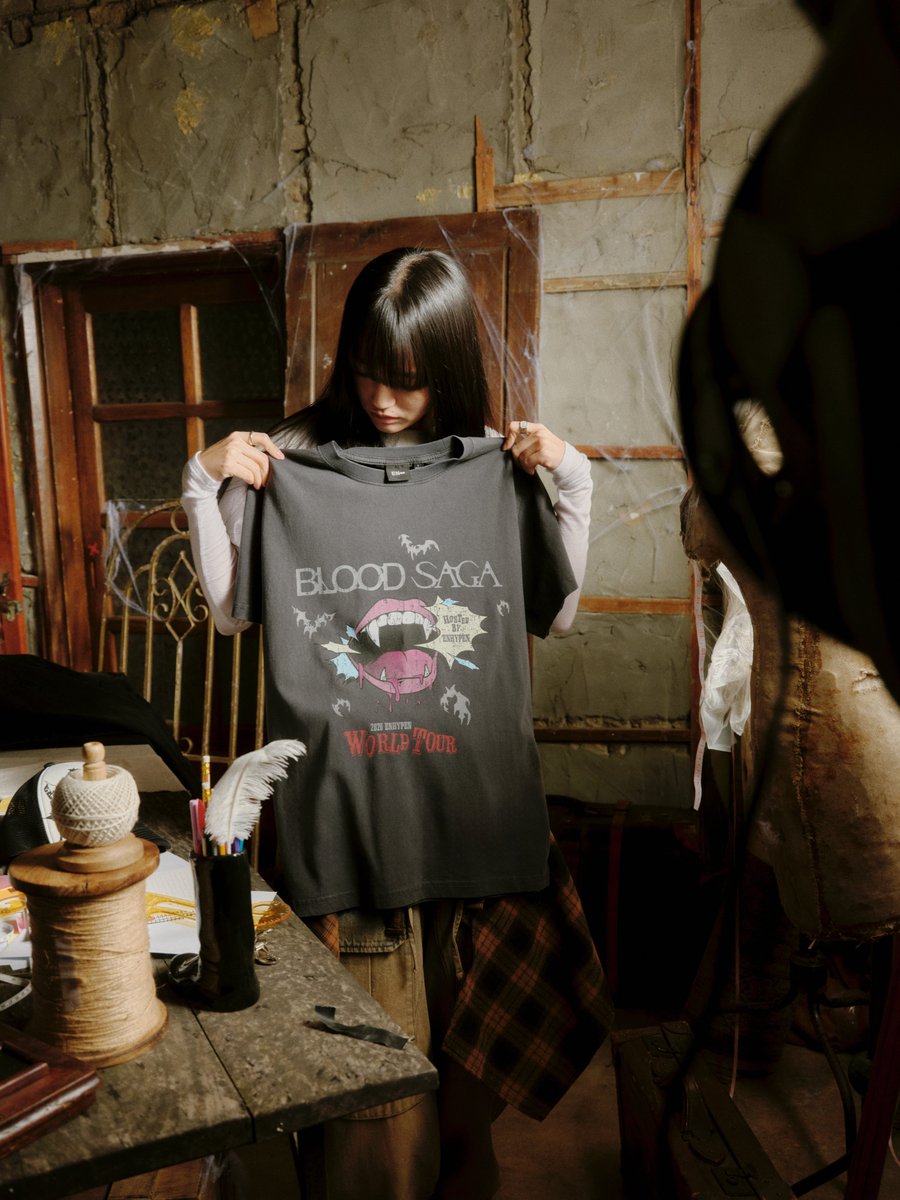 HYBE_MERCH's tweet photo. ENHYPEN WORLD TOUR 'BLOOD SAGA' Official Merch. 
온라인 추가 판매 오픈 안내
⠀
☑️ Image Picket
☑️ Photo Slogan
☑️ S/S T-Shirt
⠀
📅 판매 오픈: 2026. 07. 30. 12PM(KST)
📍 @weverseshop
⠀
#엔하이픈 #ENHYPEN
#EN_WORLDTOUR_BLOODSAGA https://t.co/xFgCxYRjDk