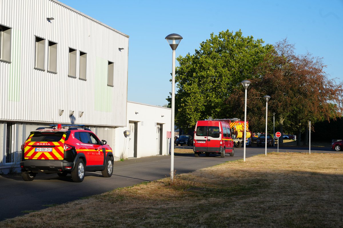 sdis91's tweet photo. #Renfort🚒| Ce matin, 8 personnels du SDIS 91 ont pris la route en direction de la zone Sud-Ouest, suite à la demande du Centre opérationnel de zone de défense et de sécurité de Paris pour l’engagement d’une nouvelle colonne de renfort, composée des SDIS 91, 78, 95 et de la BSPP. https://t.co/UR2FtUGP9a