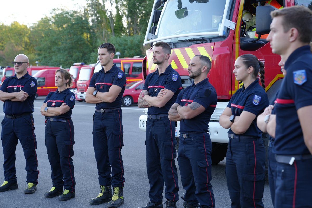 sdis91's tweet photo. #Renfort🚒| Ce matin, 8 personnels du SDIS 91 ont pris la route en direction de la zone Sud-Ouest, suite à la demande du Centre opérationnel de zone de défense et de sécurité de Paris pour l’engagement d’une nouvelle colonne de renfort, composée des SDIS 91, 78, 95 et de la BSPP. https://t.co/UR2FtUGP9a
