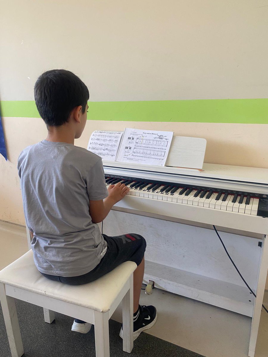 GSB_TurhalGM's tweet photo. 🎻🎹 Müziğin büyülü dünyasına açılan kapılar Gençlik Merkezimizde aralanıyor!

Keman ve piyano kurslarımız tüm heyecanıyla devam ediyor. Notalarla buluşan gençlerimiz hem yeni beceriler kazanıyor hem de müziğin ritmiyle keyifli vakit geçiriyor.

#GSBGM https://t.co/tQ2OF18jhb
