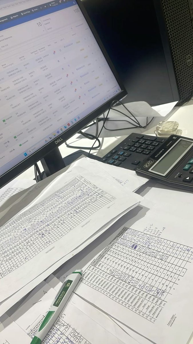 KasusBasahairma's tweet photo. GUYS KAMU HARUS PERCAYA Semua yg dtg kepadamu, itu memang sudah waktunya, sudah tepat saatnya kamu terima.

Aku pejuang lowongan pekerjaan 9bulan terakhir kebelakang. Entah berapa kali udah apply, dari yg staff, manager, smpe head gw lamar aja smua. Wkwkwkk
Gada yg nyangkuutt.. sampai Laptop gw keblokir bitlocker, udah mau mati rasanya, ditambah udah ga punya office karena abis lisensi.

Setelaahh perjuangan mencari kerja ...tiba tibaaa....

2 minggu terakhir rame yg approach. Seminggu ada 4 company yg tiba2 WA nawarin opprtunity baru. Posisi bagus semua, min ass manager ya. Lucunya, ini terjadi bersamaan dengan : - blokir bitlocker tiba2 muncul akses buat buka blokirnya, jdi laptop bisa idup lagi - gw beli lisensi office karena butuh buat bikkn label buku anak. Tau2 ada yg approach sat set banget. Posisi bagus, company gw sukaa karena sesuai sama background. Bayangin, 17 July di approach, 20Juli interview HRD online,

22 Juli interview COO, 23 juli technical test, 24 July malem keluar Offering, 27 Juli officialy join!
Tau gak, gw aja masih kagett.. lagi dorong troli di supermarket tau2 dtlp dinegoo tangal join.. Kayaaa yg... ya Allah bahkan kemaren saya masih mikir cari kerja kmana laagii... tiba2 hari ini disuruh join lusa.
Offeringnya bagus, 9 bulan gak kerja ga bikin merekaa turunin pricingg... tpi dinaikinn. Dikasi banyak benefit. Bner bnerr Masyaallaahh alhamdulillaah bersyukurr bgttt,

Skr saatnyaa hirbenate linkedin.

Apa kaitanya dengan laptop ke blokirr bitlocker.
Yaittuu.. klo laptop ku masi mati, aku ga bisa kerjain technical test, karena testnya remote, jdi butuh laptop buat ngerjain tugasnya (aku posisi legal jadi test nya bikin agreement), selain ituu bikin agreement butuh license ms office word buat ngetik. Kebeetullaaannn bgt aku abis beli lisensinyaa 2 hari sebelum interview HR. Semuuaa berururtaann dipermudah setelahh berbagai likalikuu.

mereka melakukan background check, call ex CEO ku ditempat lama. Alhamdulilaahhh lagi x CEO ku kasih referensi yg bgus, di call sma HR, beliau bisa mendeskripsikan pengalaman kerjaku dsna bahkan di tanya, slama WFH 4 th kmaren bgaimna cara kerjakuu, bapaknya juga terbitin surat referensi yg isini combenku slama dsana, jdii aku bsa dpet best price ditempat baru.Ngangguur 9bulan kuu gaak di remehkaan!! Skr dpet kelonggaran blh dtg siang dulu 1 mggu, dan next two weeks WFH karena mau pindah gdung.

cc : selangsekar.foodies