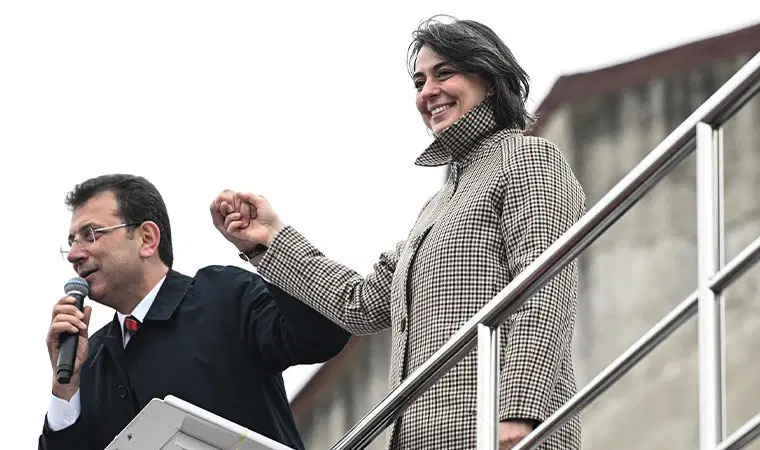 libwto's tweet photo. Üsküdar Belediyesi'ne operasyon! 
Belediye Başkanı Sinem Dedetaş gözaltına alındı.

Sebebi nedir? Ekrem İmamoğlu'nun yol arkadaşı olması mı? https://t.co/HexhRfdrD2