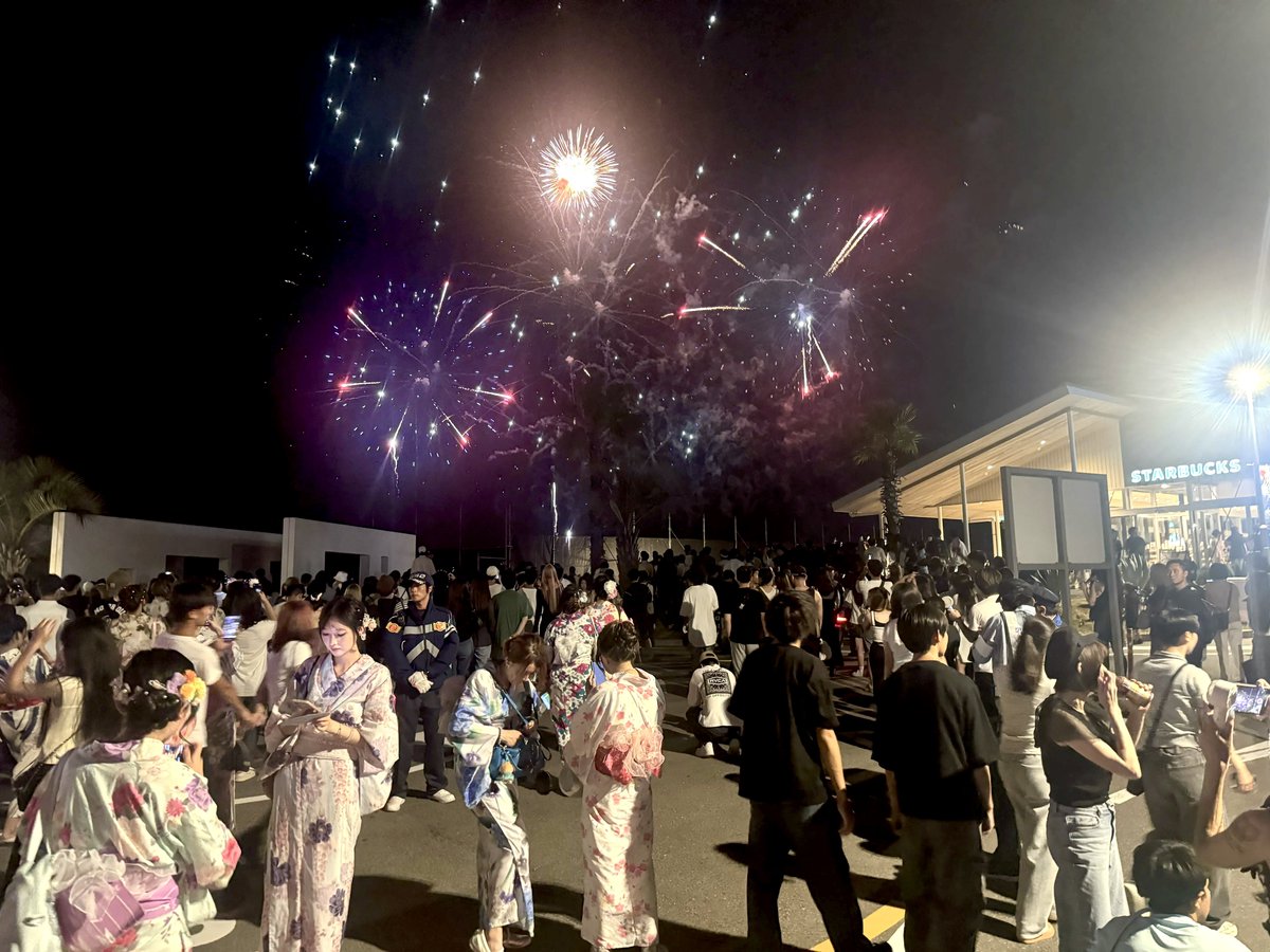 digiq_jp's tweet photo. 今年の花火、もう予定決めた？👀✨

8/22(土)は、【SBI舞花火 in 大阪・泉南】が開催されます✨

シーンに合わせて選べる3つのエリアをご用意しております♪
自分たちにぴったりのエリアを見つけて、最高の夏の思い出作りを＿＿

🗓2026年8月22日（土）

詳細はこちら▶https://t.co/wE3mww6ElS https://t.co/HScg6lPED3
