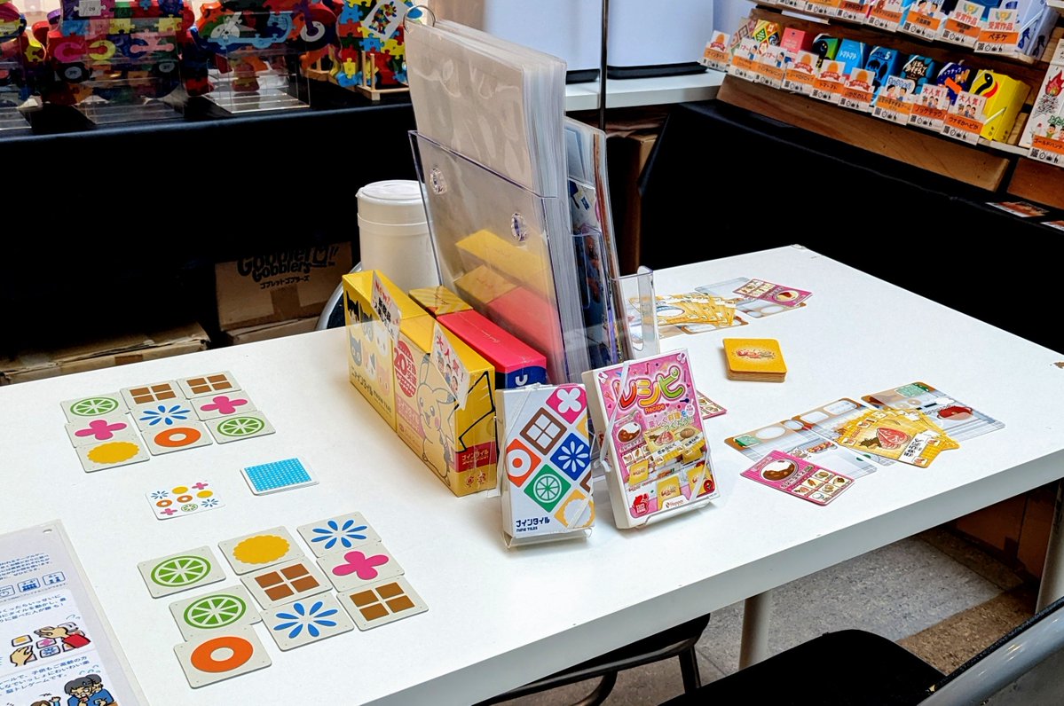 doyobido's tweet photo. 【本日展示中のボードゲーム】
#ナインタイル
#レシピ
#ゴブレットゴブラーズ
#音速飯店

座ってすぐにお試しいただけます

その他のボードゲームもお試しOK👌
木製のパズル・ゲームもすぐに手に取っていただけます😉

18時までの営業です、ご来場お待ちしております https://t.co/hFBg8UDNYG