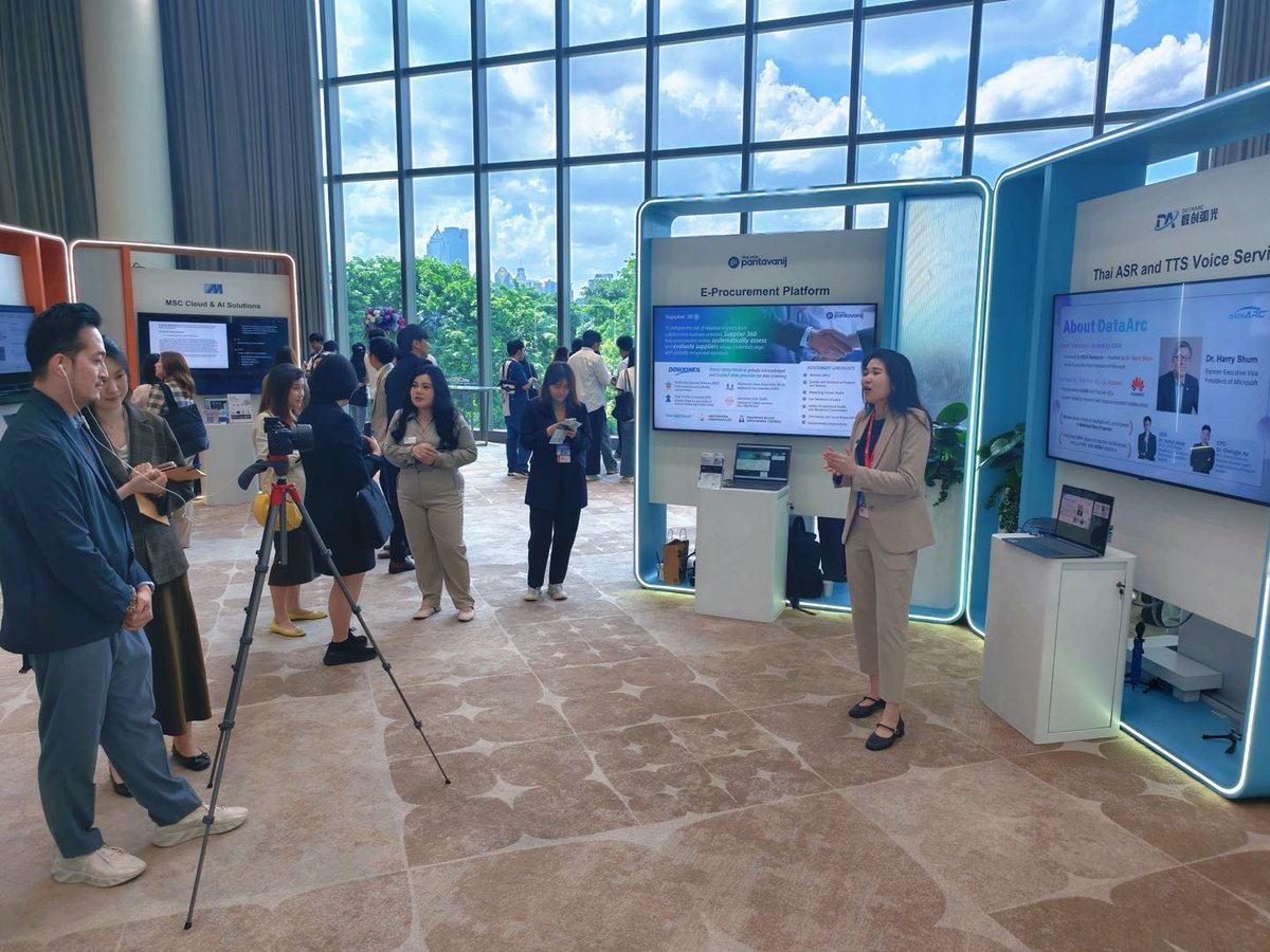 ArclekOfficial's tweet photo. Huawei Thailand Digital &amp; AI Summit 2026: AI got practical. 🔥💥

Customers asked: can AI Meeting Notes work for Thai?  DataArc's answer: Thai/English audio, 10+ hr recordings, 99%+ summaries.🫡

Praised by Thai gov agencies &amp; enterprises; several firms eye pilots/partnerships！ https://t.co/PaGnENXgVH