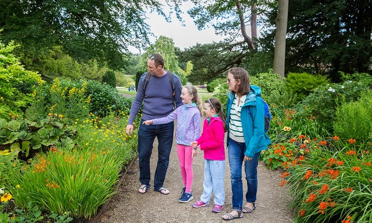 VisitCheshire's tweet photo. 𝐒𝐮𝐦𝐦𝐞𝐫 𝐇𝐨𝐥𝐢𝐝𝐚𝐲𝐬 𝐈𝐧𝐬𝐩𝐢𝐫𝐚𝐭𝐢𝐨𝐧: 𝐄𝐯𝐞𝐧𝐭𝐬, 𝐃𝐚𝐲𝐬 𝐎𝐮𝐭, 𝐓𝐡𝐢𝐧𝐠𝐬 𝐭𝐨 𝐃𝐨 🍦

Looking for inspiration for the summer holidays? Cheshire is packed with family adventures, magical trails and unforgettable days out.

https://t.co/TRgmDm0lrz https://t.co/XNmCD1g7Pu