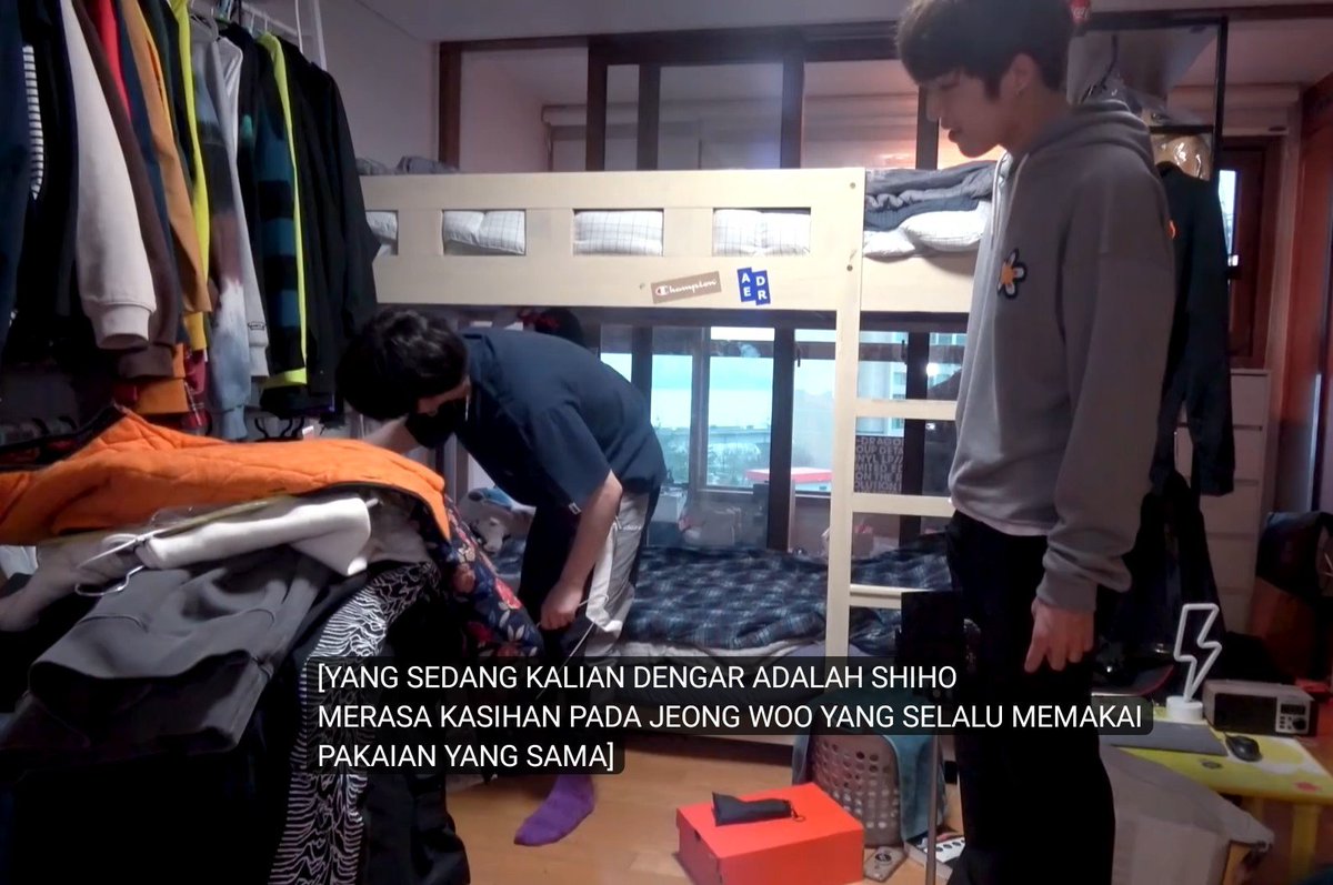 haryangkedua's tweet photo. Jadi buat kalian yang heran kenapa Jeongwoo sering bajunya itu itu terus, emang udah dari dulu ges dia gitu😭 udah hidup sederhana dari dulu ditambah sekarang dia bisa thrifting di lemarinya Haruto kan😭 https://t.co/iy9SOMF9ob
