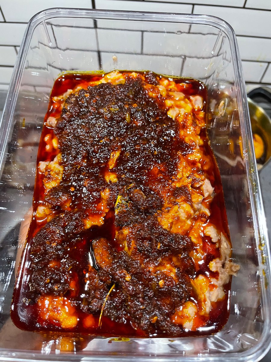 SymplyNoor's tweet photo. ewa agoyin (mashed beans), with agoyin sauce, two eja kika, one hard boiled egg, plantain and white bread. 

🏷️ N2,499. https://t.co/oiIVDVMHLU