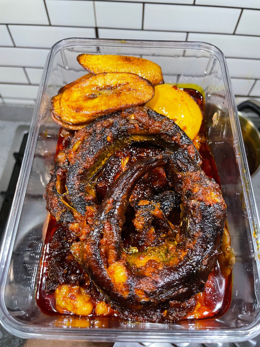 SymplyNoor's tweet photo. ewa agoyin (mashed beans), with agoyin sauce, two eja kika, one hard boiled egg, plantain and white bread. 

🏷️ N2,499. https://t.co/oiIVDVMHLU