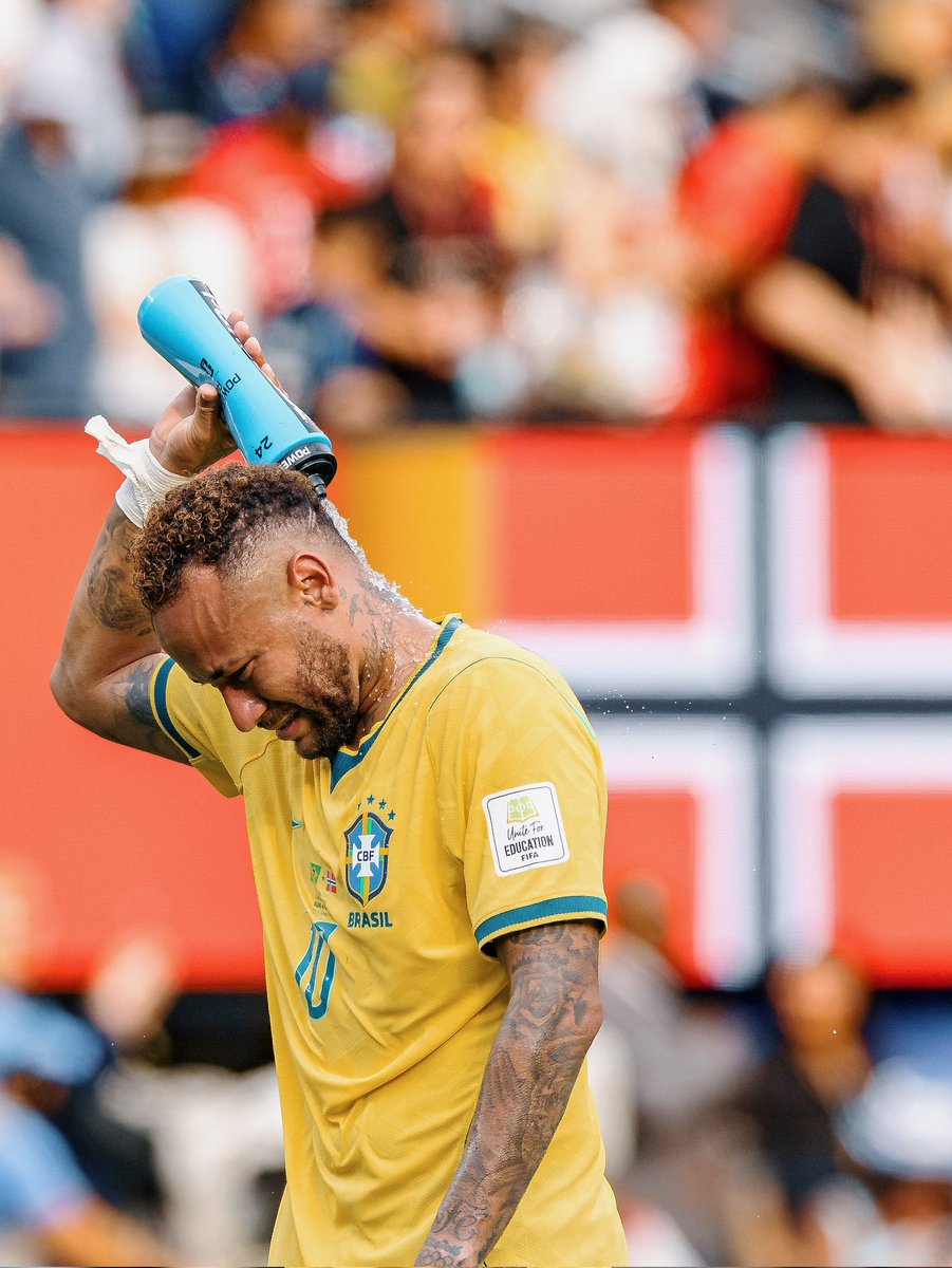 O_Gadora's tweet photo. الاسطورة عن المنتخب:

لكني اعتقد لم أعد اريد ذلك😢💔 https://t.co/5wQkOvYiBi
