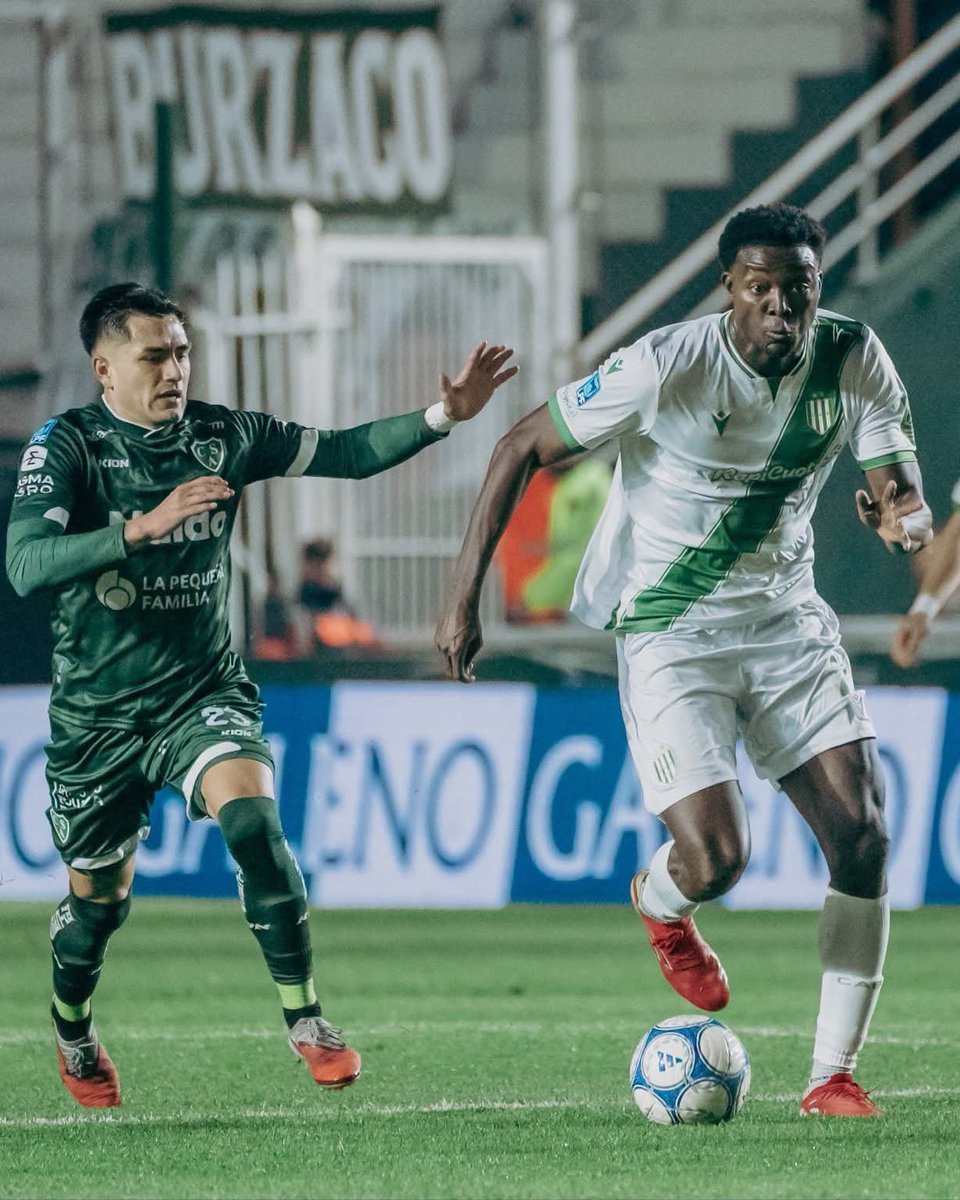 TiempoDeportiv8's tweet photo. ⚽ ¡Banfield festejó en casa y sumó de a tres!

En un partidazo lleno de emociones, #ElTaladro derrotó 3-2 a #Sarmiento gracias al doblete de Perrotta y al tanto de Sepúlveda, por la #Fecha2 del #TorneoMercadoLibre Clausura 2026 🏆

📸 Prensa Banfield https://t.co/qodEg07WTE