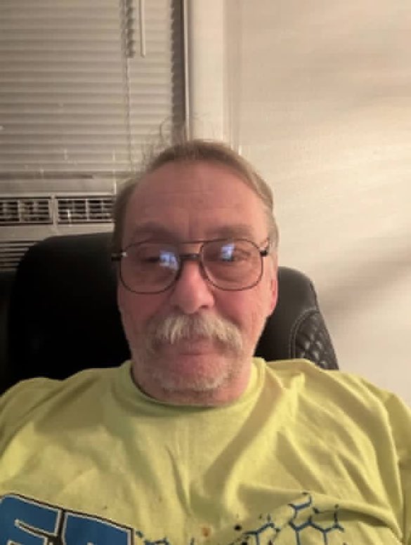 andrejzki's tweet photo. I’m bored and lonely,are there any women to talk to me? https://t.co/03u5ErGc7p