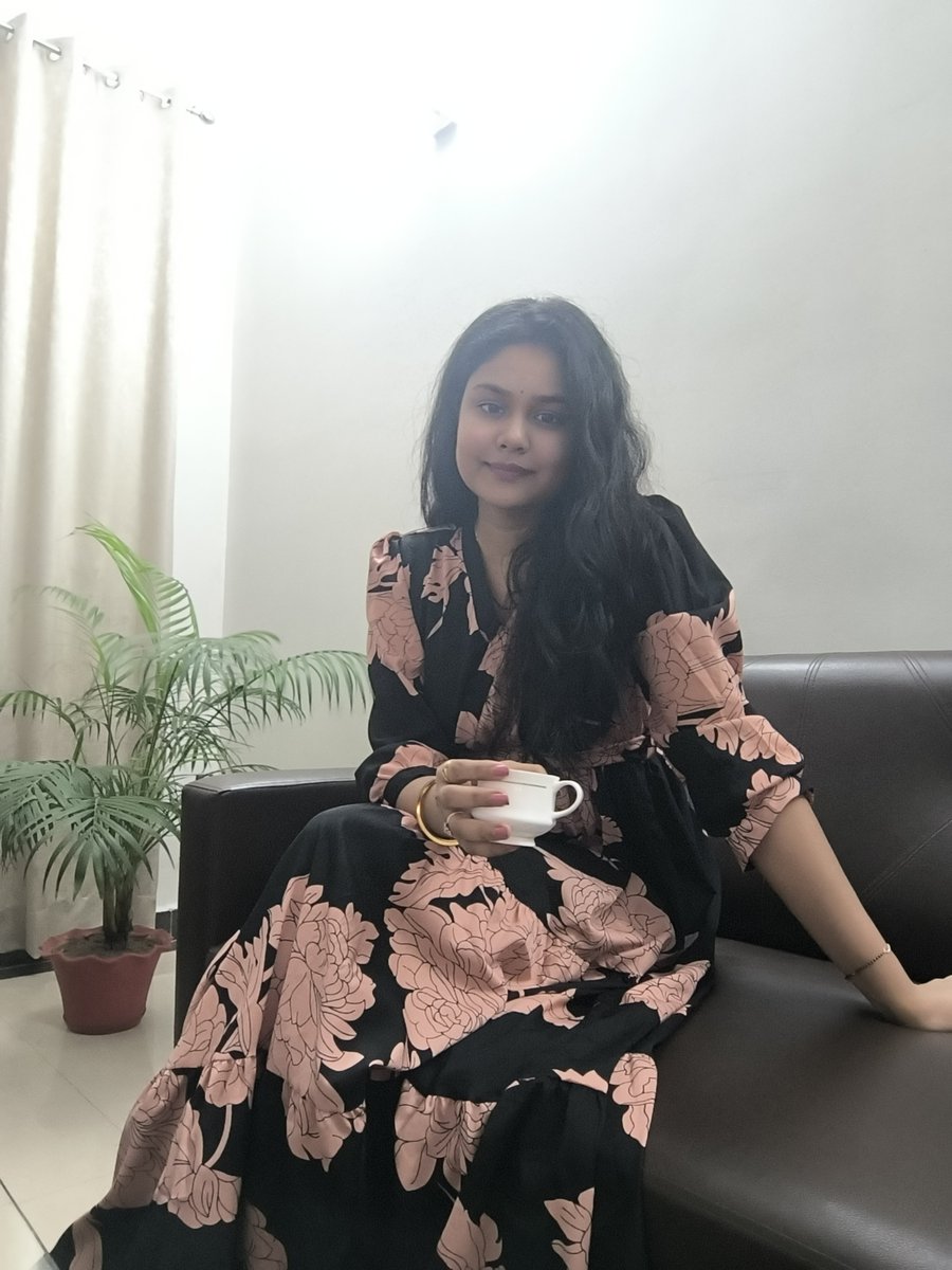 Imsonikasingh's tweet photo. मुस्कान की शुरुआत हो जाती है,
जब हाथ में एक प्याली चाय आ जाती है। ☕
#ChaiLover #TeaTime #ChaiAddict #MorningTea #EveningTea #TeaVibes #ChaiPeCharcha #CupOfTea #TeaLovers #ChaiLove #GoodVibes #Relax #Peace #IndianTea #TeaMoments #CafeVibes #DailyLife #FacebookPost #India https://t.co/BGcgZcQhoA