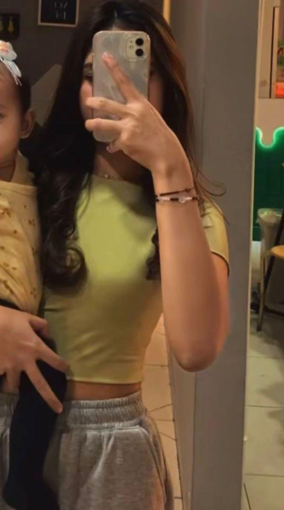 AlterKalcer's tweet photo. guys lgi nyari dan butuh beberapa orang yang tulus, nyaman diajak ngobrol, dan nggak bikin energi habis.

single mom, F28.

open for new moots and good conversations. ✨ https://t.co/0HDwVL7GWL